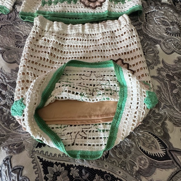 CHASING UNICORNS Sweet Dreams Floral Hand Crochet Set size Medium (NWT) - Picture 6 of 10